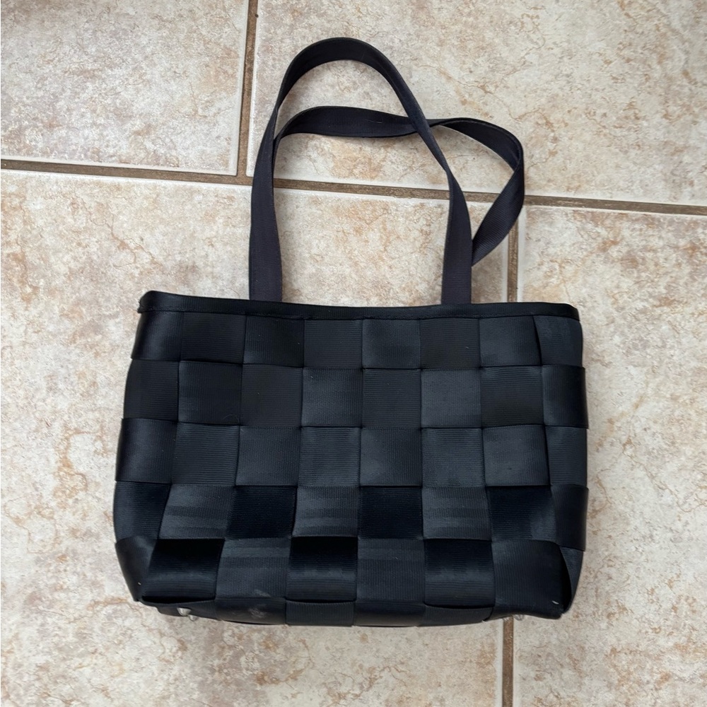 Harvey’s Seatbelt Double Handle Tote - Picture 9 of 9